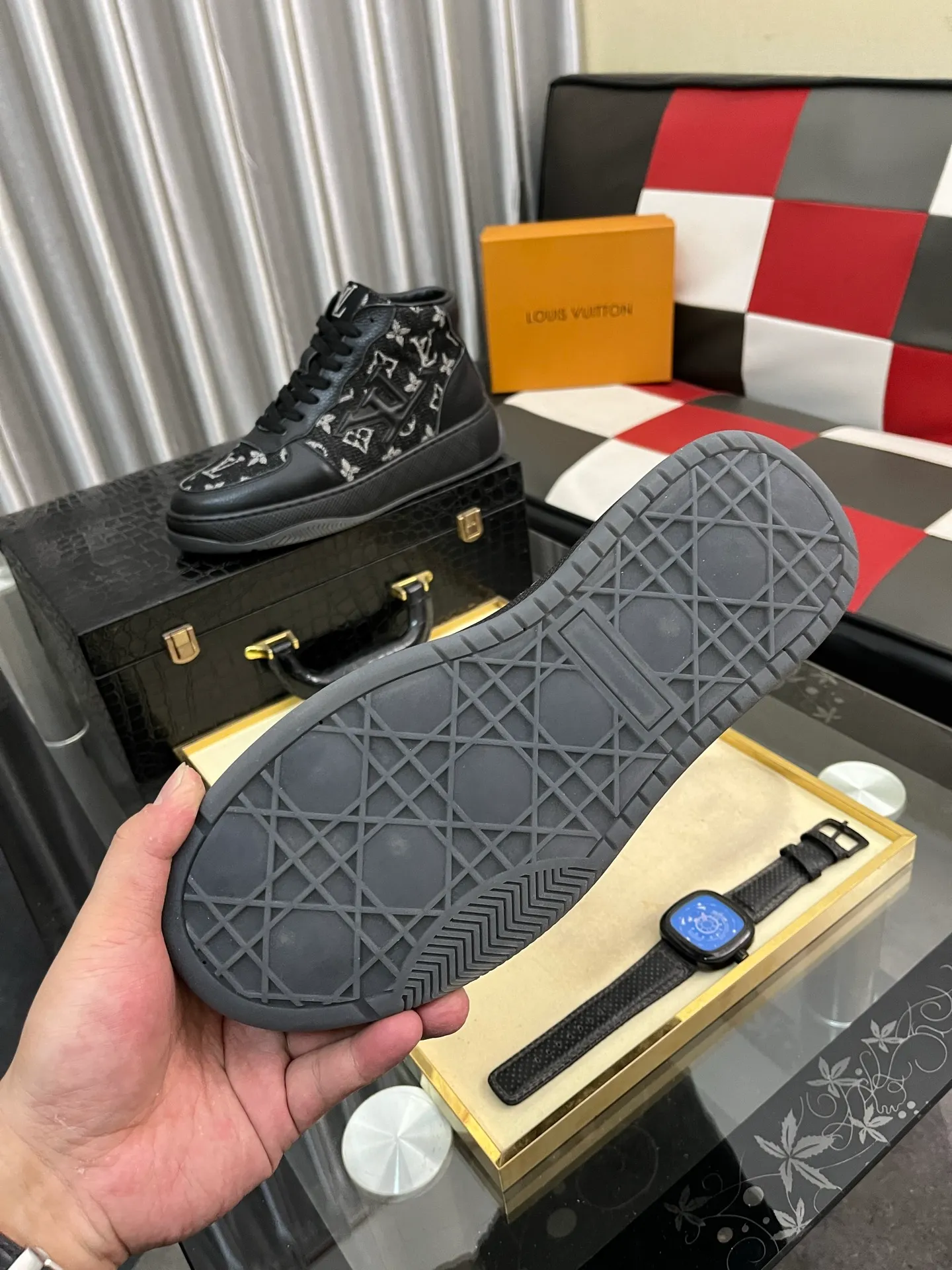 Ex-factory price: 438⌚️⌚️[LOUIS VUITTON] Same style as Louis Vuitton* official website 🚹Men's high-top casual shoes❤️Same style as popular celebrities and big names ~ Best-selling at home and abroad Lv focuses on the checkerboard series...Imported first-layer cowhide with special fabric ➕Full cotton, code number: 38-443️⃣Colors available